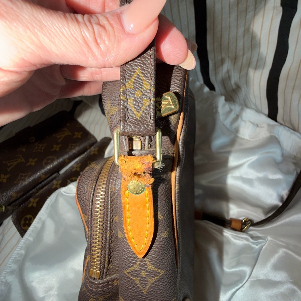 Authentic Louis Vuitton Monogram Amazon crossbody - Picture 4 of 13
